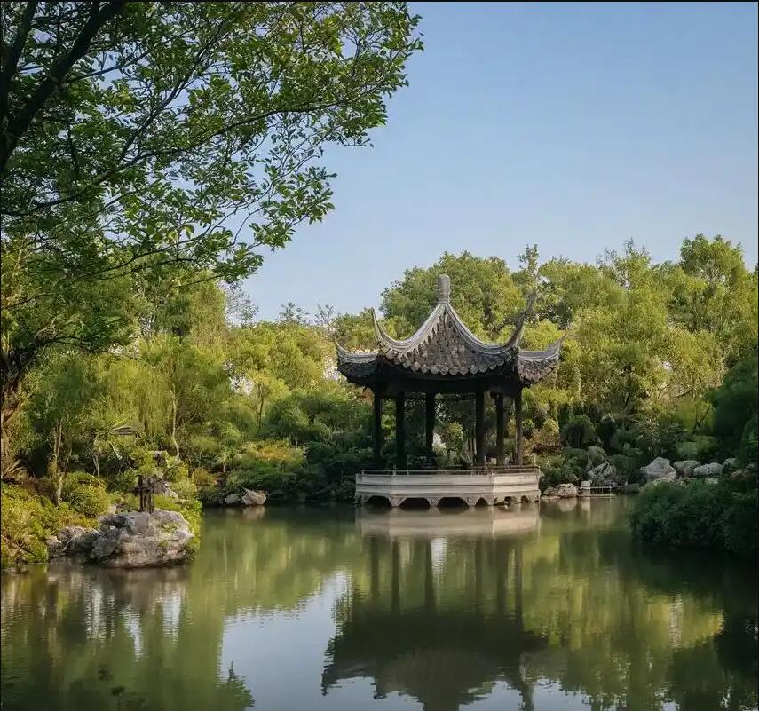 雨花区歪斜运输有限公司